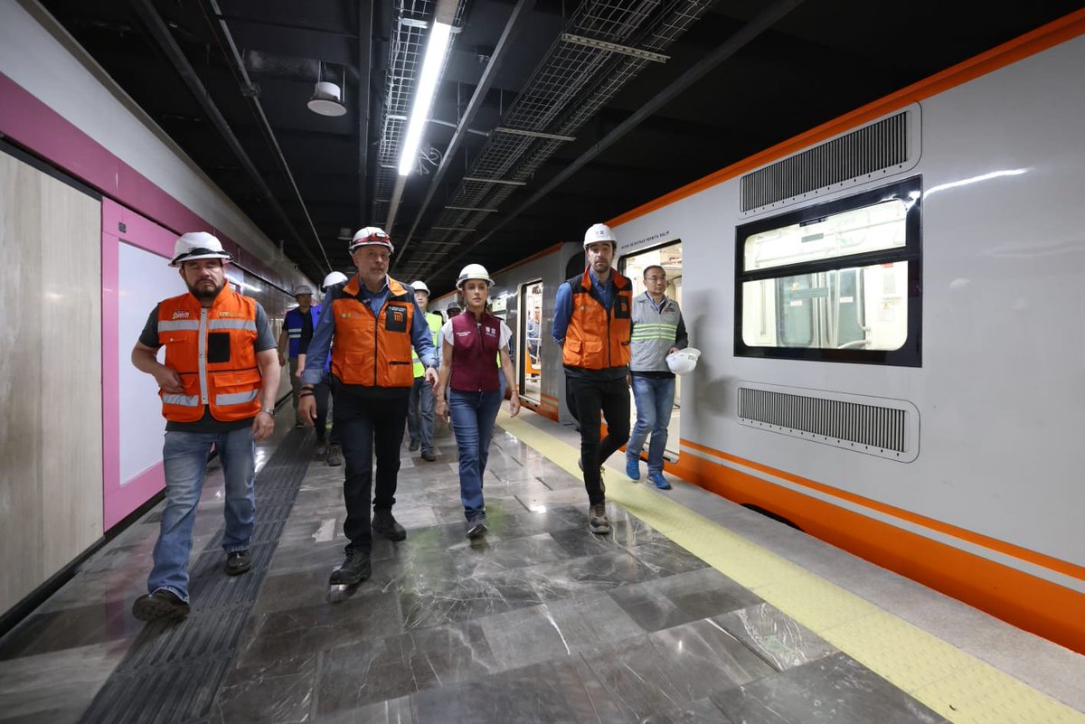 MetroCDMX's tweet photo. En su primera fase de obra civil, la cual ya fue terminada, de Pantitlán a Isabel La Católica, los trabajos contemplaron el cambio integral de estaciones, vías, rieles, durmientes, sustitución de balasto y tubería de drenaje y registros, cableado, charolas y del sistema de Control de Trenes Basado en Comunicaciones (CBTC).