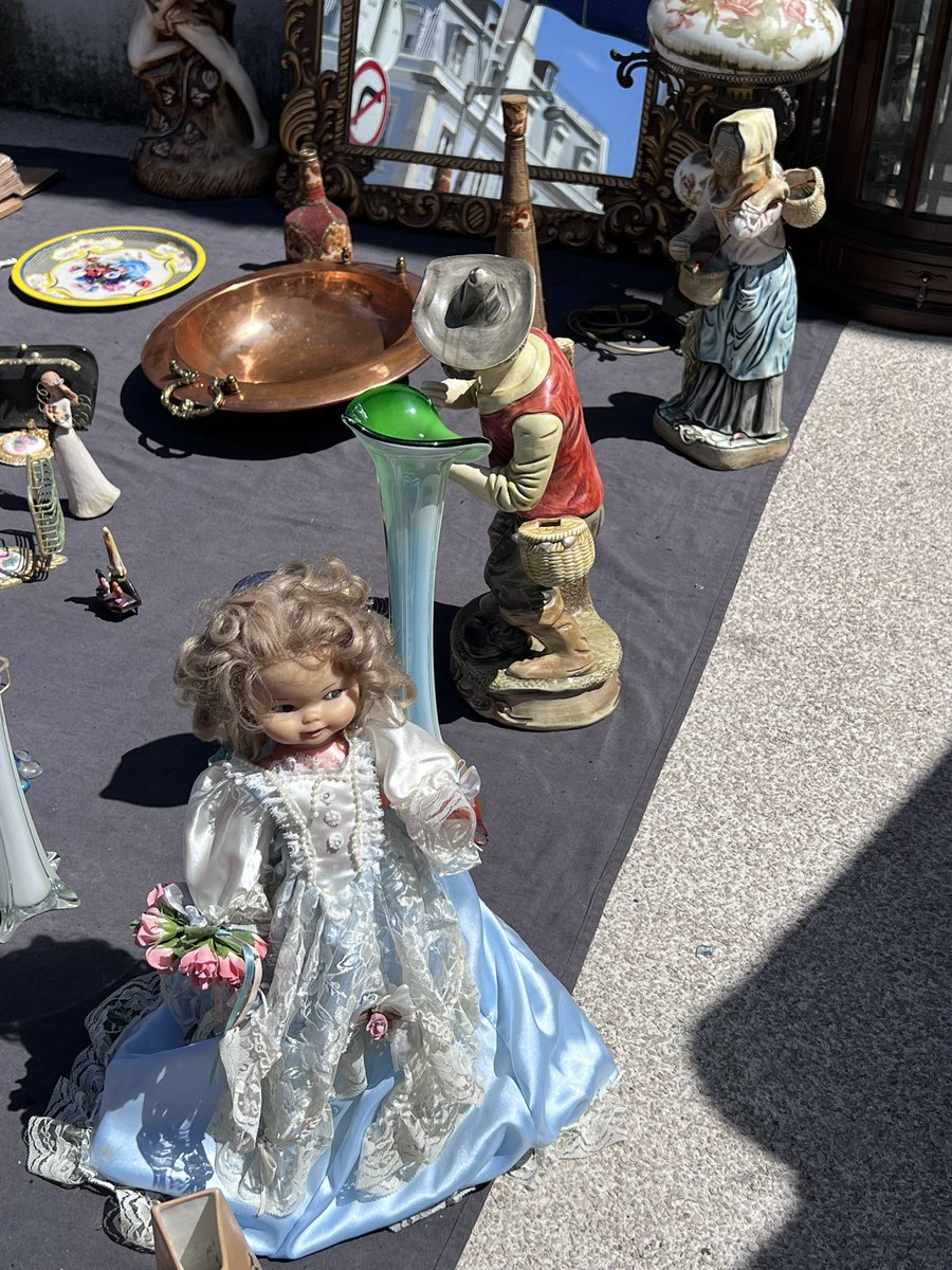 emikusano's tweet image. Strolling through a flea market in Lisbon, I&apos;m reminded of the NFT market. Among the piles of what many may call &apos;trash,&apos; we dig, undeterred. For what is trash to one may be treasure to another. Even in a bear market, we are explorers, uncovering hidden gems in the digital sand.