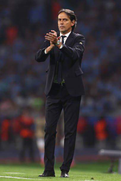 مدرب عبقري يستحق التجديد والدعم فعل اكثر من المطلوب منه مدرب كتب التاريخ ومازال يحاول ف المزيد ..💙