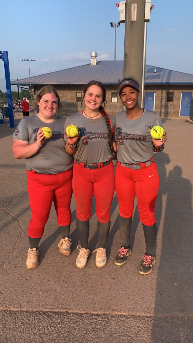 CFJohnson2024's tweet photo. These 3 doing some yard clearing today at the Music city showcase keep up the the hard work @allison_glatt @Ellavanfleet27 @ @JadynYarbro @cbu_softball @UNASoftball @VSCCPioneersSB @UTMSoftball @SoftballSewanee @BamaStateSB https://t.co/1b0Sodl5Gn