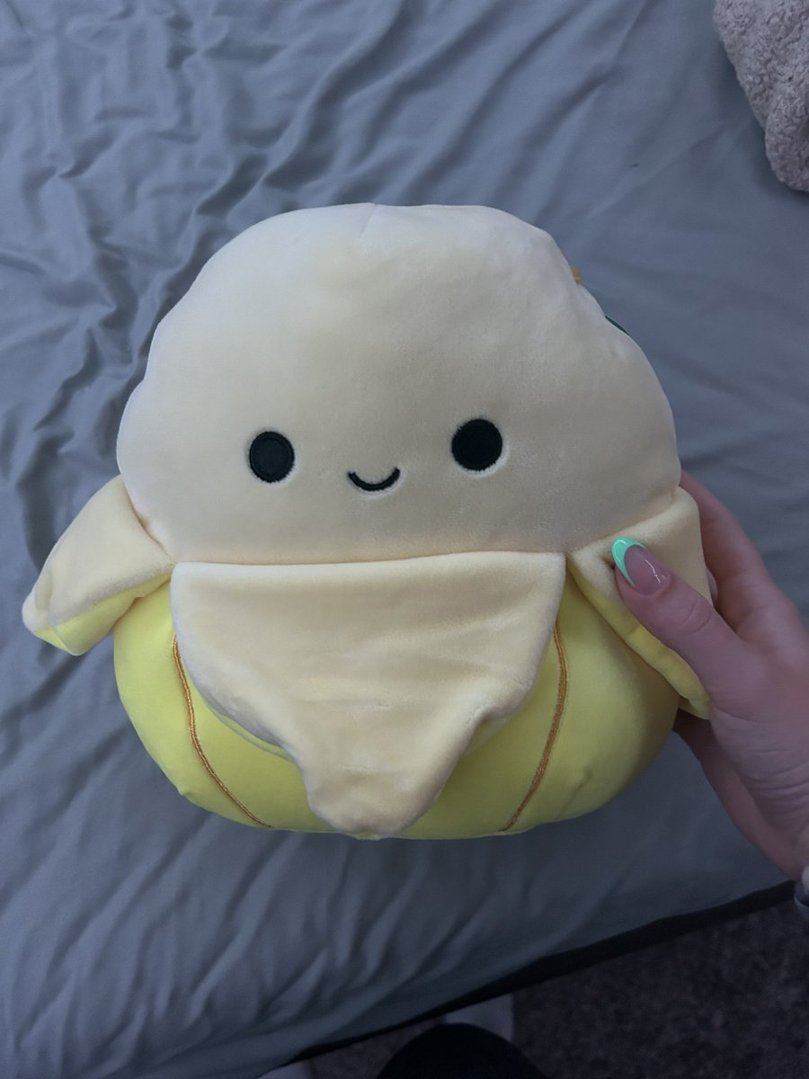 i don’t buy squishmallows anymore but today i was randomly strolling in a kohl’s and found THE BANANA SQUISHMALLOW IN THE WILD AND I SCREAMED