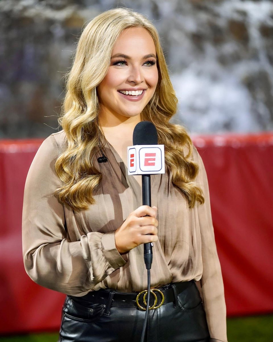 AStateRedWolves's tweet photo. Over the years, @cori_keller1 has worn lots of hats at @ArkansasState — Red Wolves Dancer, alum, color analyst and sideline reporter, to name a few. 

Now, she adds a new hat (or crown) — Miss Arkansas 2023. Congrats and #WolvesUp, Cori. https://t.co/UIrtoqe5Tp