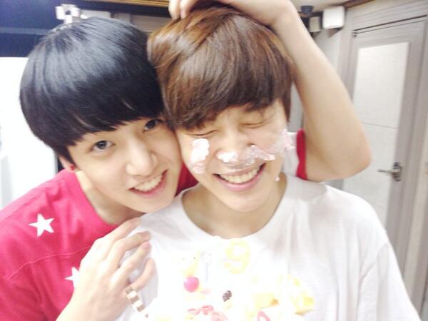 jikookxkookmiin's tweet photo. DOS DE LOS TWEETS MÁS MEMORABLES, SON EL TWEET DE JIMIN PARA JUNGKOOK Y DE JUNGKOOK PARA JIMIN, JIKOOK 😭 https://t.co/XwBlb8j5Jw