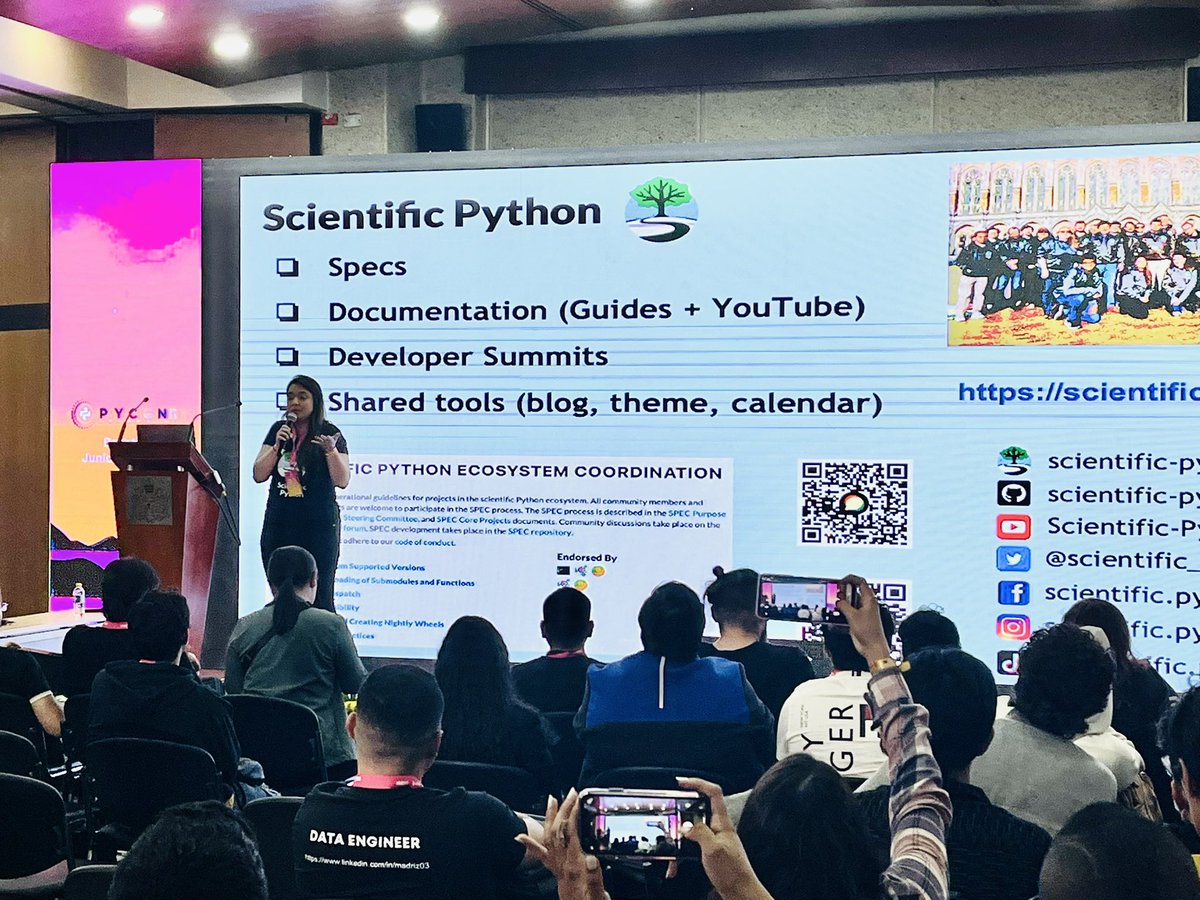 juanitagomezr's tweet image. Talking about @scientific_py at @pyconcolombia ✨✨. So grateful to connect with the Colombian Python community 🧡
#ScientificPython #OpenScience