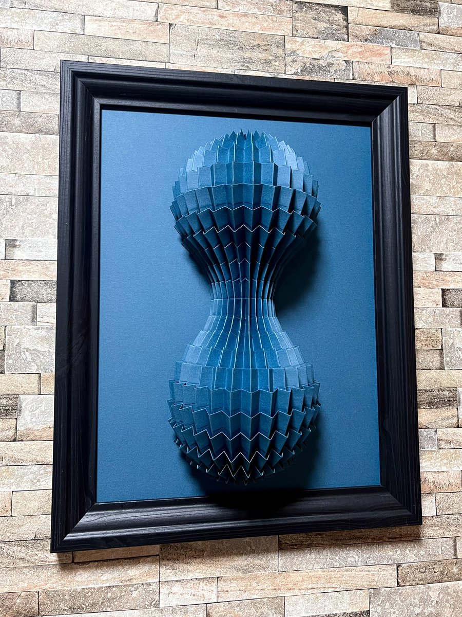 DHinklay's tweet photo. 【展示予定作品】
Infinity - Grayish Blue
#折り紙 https://t.co/OkPj2NJNQe
