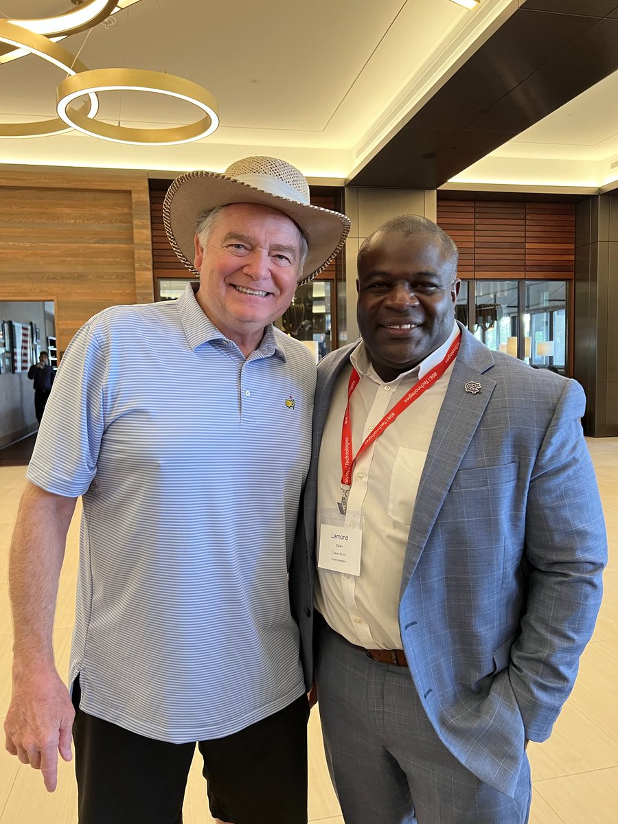 Always good running into former players! Lamond Dean was an LB for our Murray State Racers!

Still a difference maker as a husband, father, and with young people! #PROUD