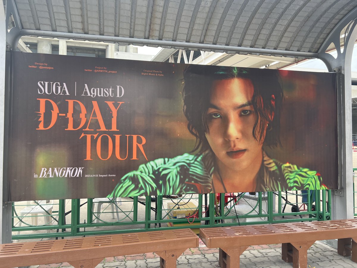 kapukluk20's tweet image. เดินไปถ่ายรูปแถวนั่นพอดี ได้ยินเจ้าหน้าที่วอร์บอกกันว่ามาแล้วๆ เลย เลยยืนรอดู ปรากฎรถชูก้ามาจร้า ดีนะมีสติกดถ่ายไว้ได้ ดีใจถึงไม่ได้เห็นเขา แต่เขาต้องเห็นเรา🤣🤣🤣#SUGA_AgustD_TOUR 
#SUGA_AgustD_TOUR_in_BKK 
#SUGA_AgustD_TOUR_in_Bangkok 
#D_DAY_TOUR_BANGKOK_D2