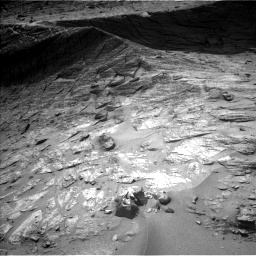 MarsMissionImgs's tweet photo. #CuriosityRover image taken on #Sol3563 at 1:15:05.401 PM with #Navcam #Mars #NASA #Space https://t.co/lztLh2rwck
