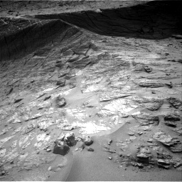MarsMissionImgs's tweet photo. #CuriosityRover image taken on #Sol3563 at 1:15:05.401 PM with #Navcam #Mars #NASA #Space https://t.co/lztLh2rwck