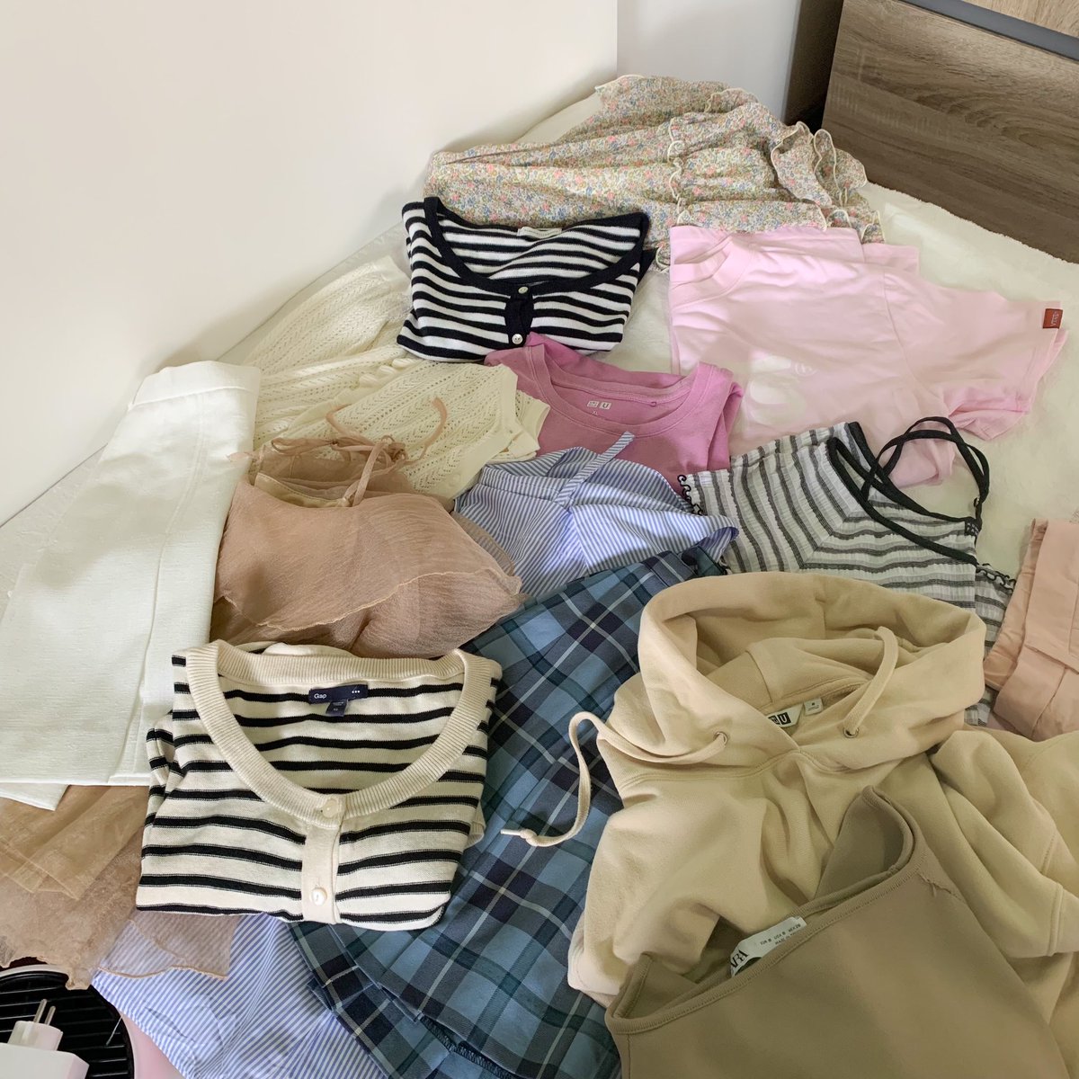 sosozsunday's tweet photo. ส่งต่อเสื้อผ้าค่ะ ค่าส่งเหมา25฿ ปัก+รีลด 10฿ #ส่งต่อzara #ส่งต่อเสื้อผ้า #เสื้อผ้ามือ2 #เสื้อผ้ามือสองราคาถูก #ส่งต่อเสื้อผ้ามือ2 #ส่งต่อเสื้อผ้ามือสองสภาพดี #เสื้อผ้ามือสอง #เสื้อผ้ามือสองสภาพดี #ส่งต่อ #ส่งต่อเสื้อผ้ามือสอง #โล๊ะตู้ #ราคาถูก #ส่งต่อuniqlo  #ส่งต่อรองเท้า https://t.co/eQOGoPi5pl