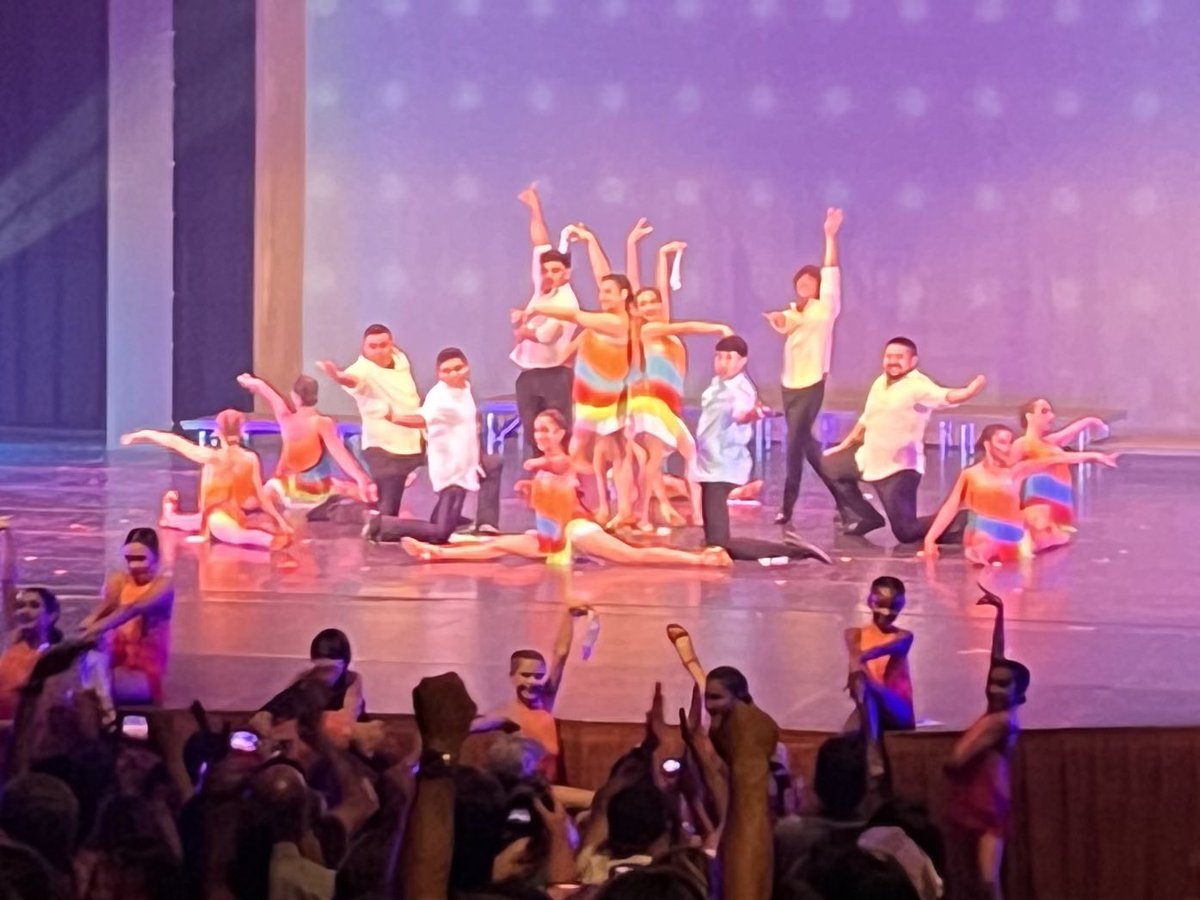 gloriatovar_'s tweet photo. Proud mom and coach! Evan, you looked amazing at tonight’s show. Former @dvhsfuego captains were on stage as well. Javi class of 2018 and Gael class of 2020. 
Thank you AJ for inviting Evan to perform. 
#OFOD #thedistrict @DVHSYISD @YISDFineArts @EvanTheZilla https://t.co/jBFxDahTCS