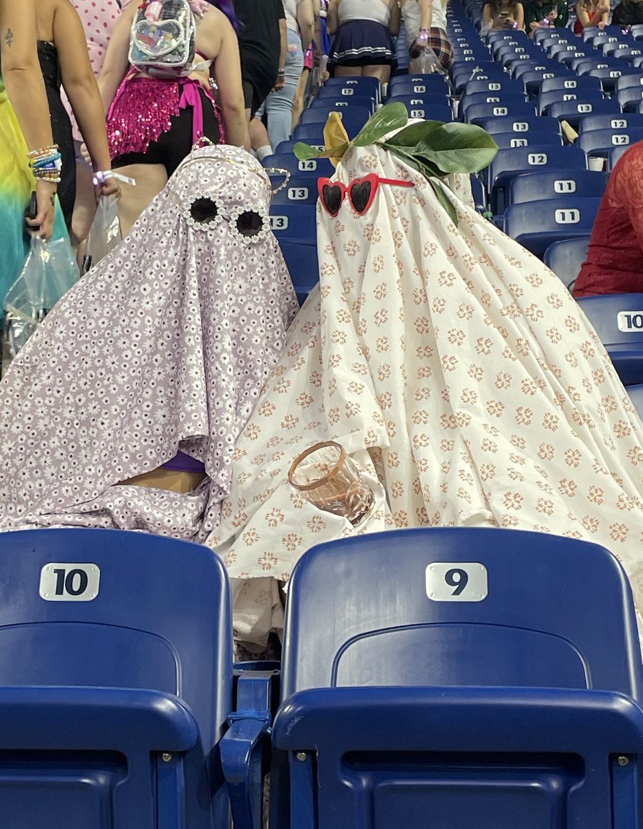 cdelgado10's tweet image. Not ready to go home @taylornation13 @taylorswift13 #TSErasTourDetroit #antihero