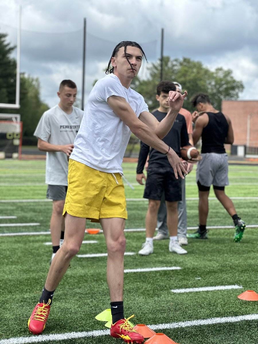 QB’s working with one of the best around @capecodqb 🏈🎯 @viral_quisse , Christian Bielawski, Jaden Reis #NoOffSeason #TheFootballSchool #CapeCodQB #Quarterbacks #QB