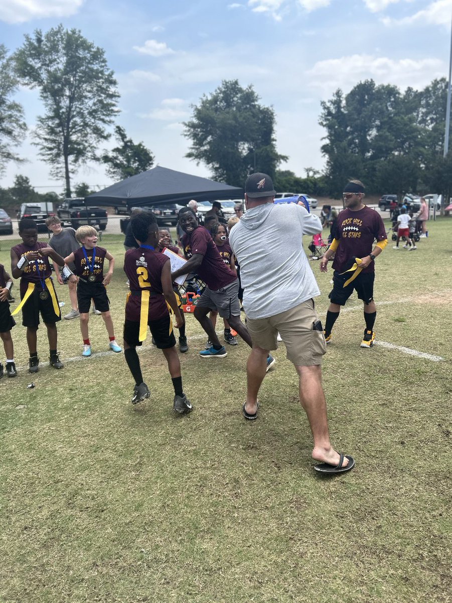 tcolvin35's tweet photo. So proud of these guys for the hard work they put in. Relentless defense when we needed it. We did it again, Rock Hill All Stars clean sweep 8U, 10U and 12U State Flag 7 vs 7 Football Champions!!! David Bell Clint Wallace Please tag other coaches ✊🏿…

10U -  RH 20 Mauldin 13 https://t.co/mG2pJrzeyZ