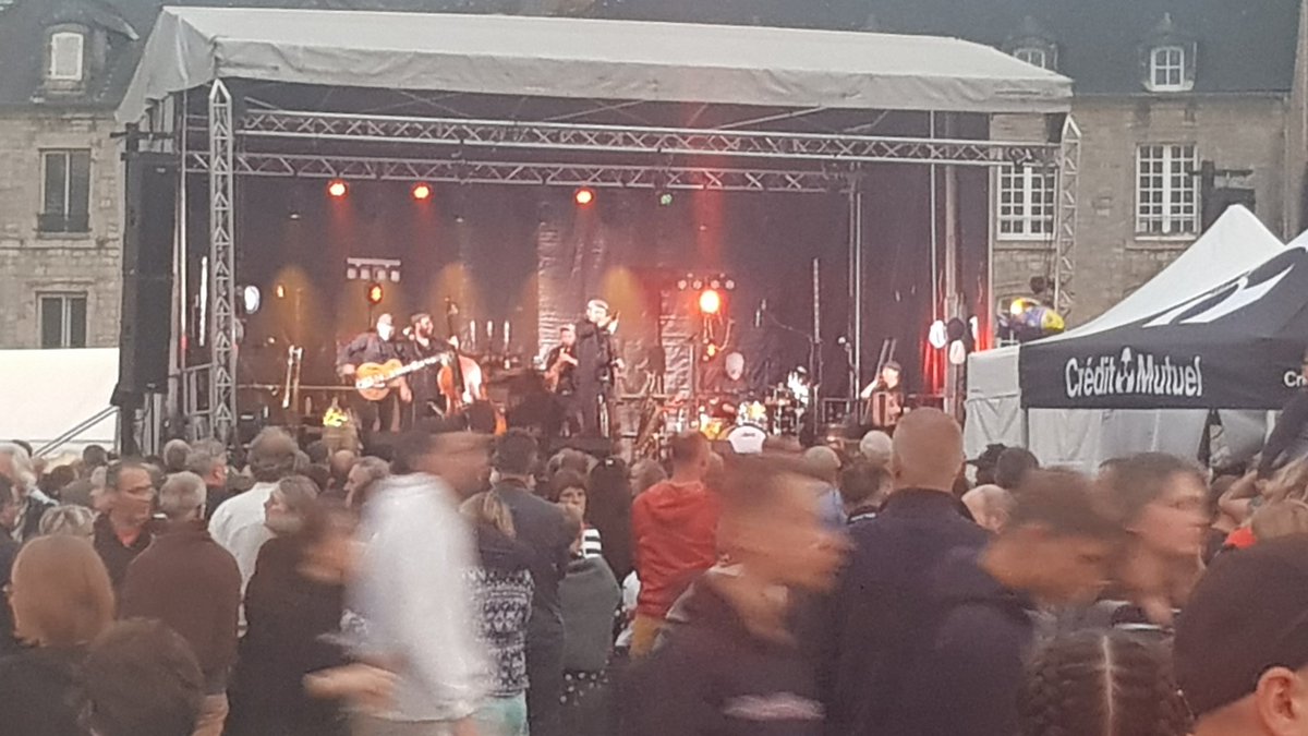 Rodriguez_Fab's tweet photo. Le désormais traditionnel Musiques en fête à Valognes a le doux parfum de l'été qui s'annonce, et avec lui, les soirées entre amis, bientôt le départ en vacances. Merci et bravo aux organisateurs pour cette nouvelle édition particulièrement réussie. https://t.co/5NlDOGkh8Z