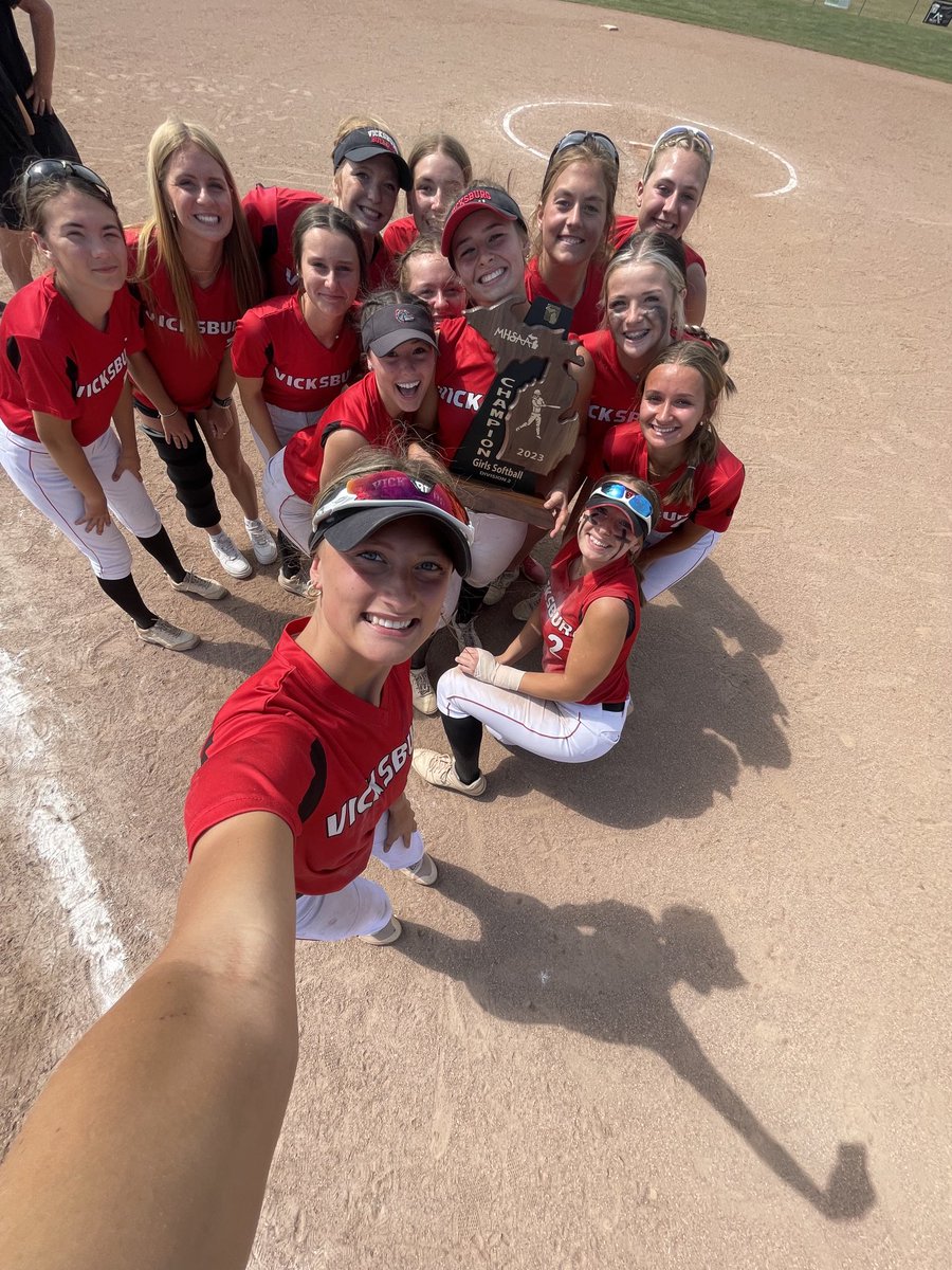Dawgs take down the Eddie’s in game one 9-4.  Vicksburg got Hamilton in the Regional Championship.  With a 4-1 victory over the Hawks Dawgs are Regional Champions once again. Up next Tuesday at K College vs Parma Western. #BulldogsUnited