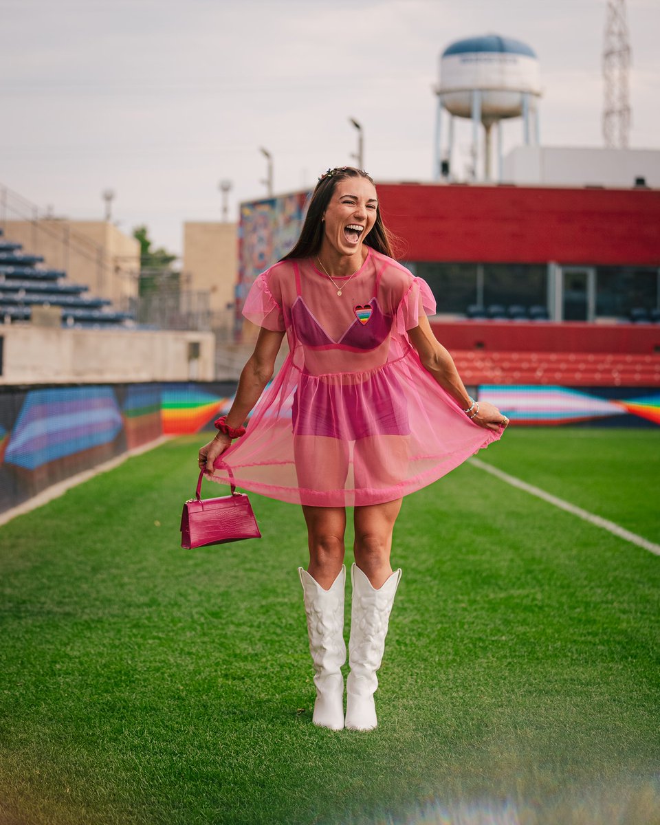 theChicagoStars's tweet photo. We STEPPED today 💅✨ #ChiPride https://t.co/aUi3riQHxI