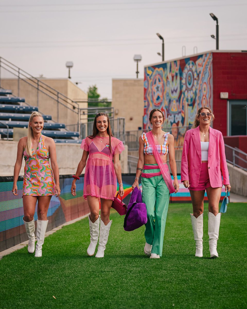 theChicagoStars's tweet photo. We STEPPED today 💅✨ #ChiPride https://t.co/aUi3riQHxI