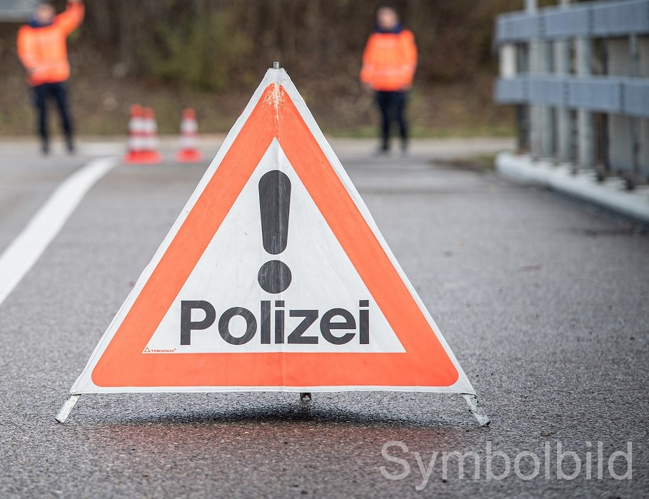 KapoZuerich's tweet photo. Wegen eines #Defekts ist es am Samstagnachmittag in der #ARAWinterthur zum Entweichen von Klärgas gekommen, was zu einem #Alarm führte. Einsatzkräfte sperrten vorsorglich als #Sicherheitsmassnahme das Gebiet grossräumig ab.
https://t.co/8oJjpWv9tr https://t.co/am8wv2PMzZ