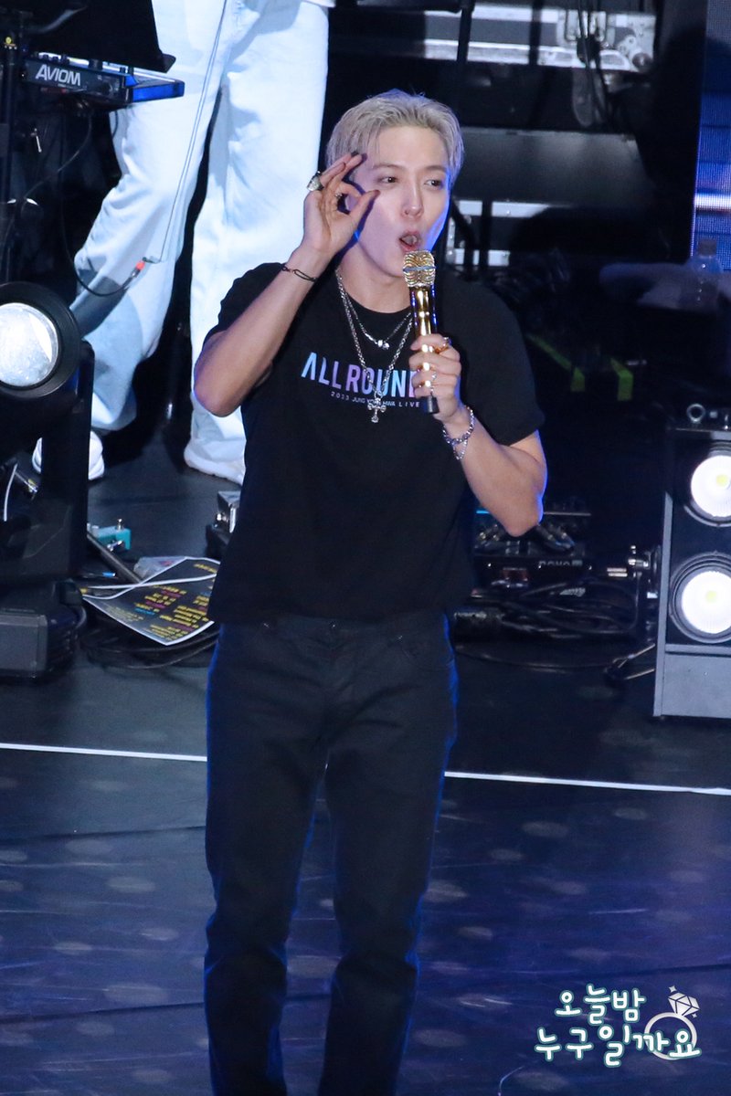 UkoChiu's tweet photo. 230610【2023 JUNG YONG HWA LIVE 'ALL-ROUNDER' IN TAIPEI】 
Would you marry me? 
OK👌👌
#鄭容和 
#정용화 
#JUNGYONGHWA  
#ジョンヨンファ 
#Taiwan https://t.co/4Wk6l3gN06