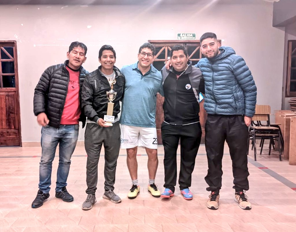 UNJuFC's tweet photo. El pasado 4 de Junio, UNJu FC F7 se consagró tricampeón de la Copa Confraternidad en el @centij_ok, derrotando a Ingenieros FC en tanda de penales 3-2 luego de un cerrado 1 a 1 con gol de @BenitoMartiare1 #VamosUNJuFC ⚽💪 https://t.co/8vpQIqGYyP