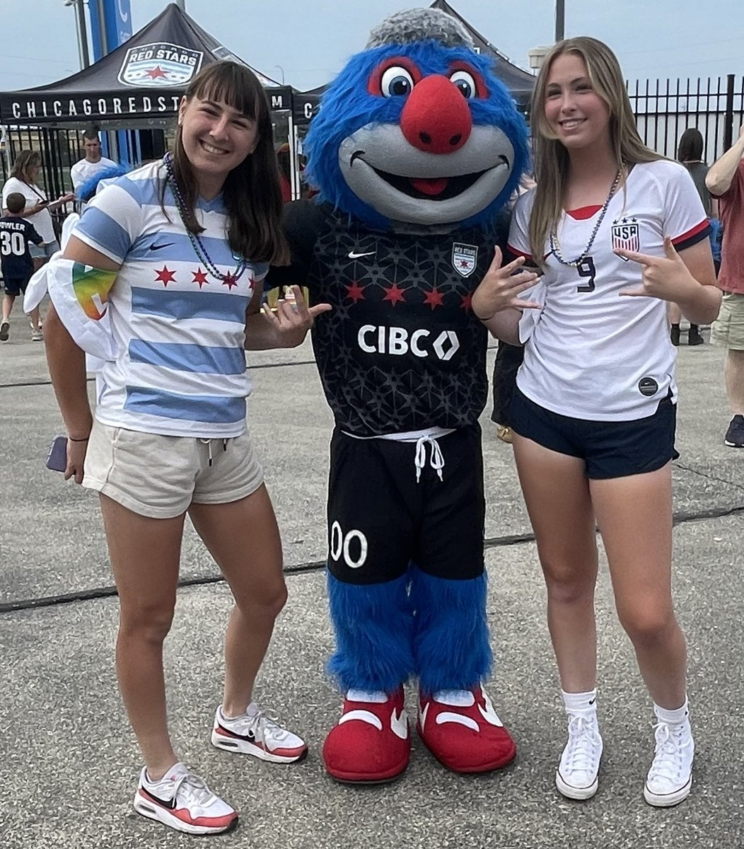 Rubbing elbows with Red Star royalty!

<a href="/ChicagoFCUnited/">Chicago FC United</a> 
<a href="/GAcademyLeague/">Girls Academy</a> 
<a href="/chicagoredstars/">Stars FC</a> 
<a href="/ImYouthSoccer/">ECNL/GA/Recruiting/College Soccer</a> 
<a href="/PrepSoccer/">Prep Soccer ⚽️</a>