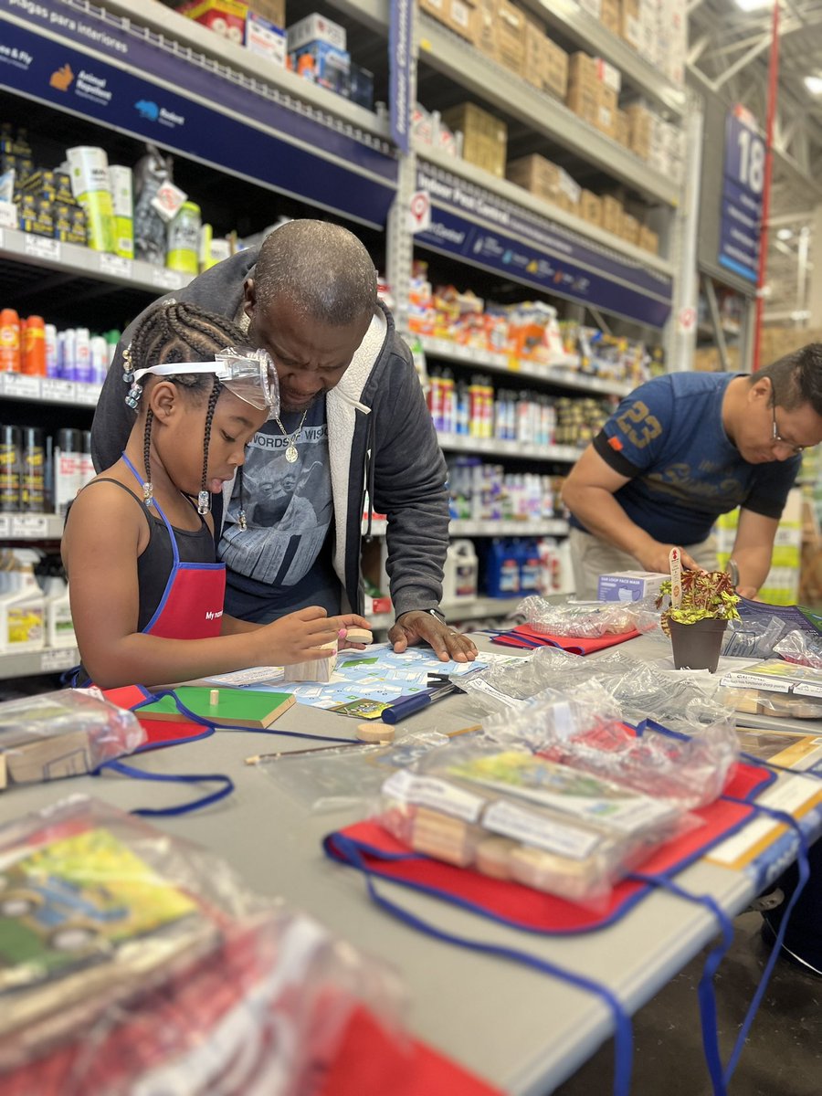 ShrnBrewster's tweet photo. Only In NYC .. Rosedale Lowes #2664. You’ll see kids dancing , having fun  at the kids workshop , you see Dylan saying Hi , you’ll see Naja and kids dancing to the music and  hear the laughter. you’ll see the parents shopping at Lowe’s on this Ny Beautiful Day 💙@Houghton1366 https://t.co/z77zG1awSU
