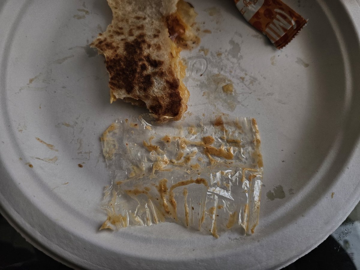 LisaMichelle05's tweet photo. @tacobell I found this plastic inside of my quesadilla today! Tried contacting my local store but no one will answer. https://t.co/xbqPE7acsC