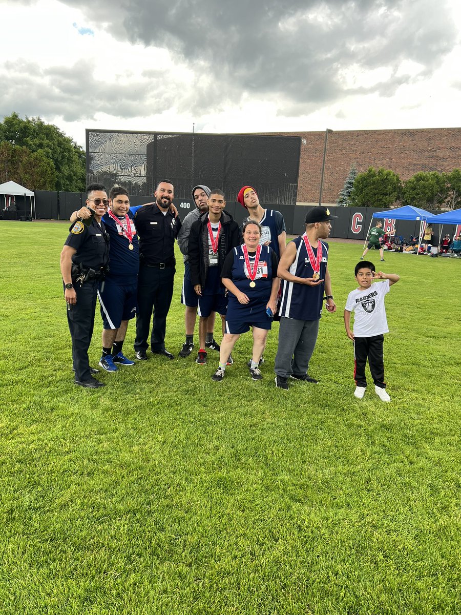 lawrencepolice's tweet photo. Lawrence Police Lt. Sandy, Officer Eddey 👮Officer Ivan👮‍♂️ along with Therapy Dog Oliver 🐾 joined the 2023 Law Enforcement Torch Run Cruiser 🚓 Convoy to support Special Olympics 🥇Massachusetts athletes who live &amp; workin our community! #specialolympics #cruiserconvoy #community https://t.co/2kSHfg6Yen