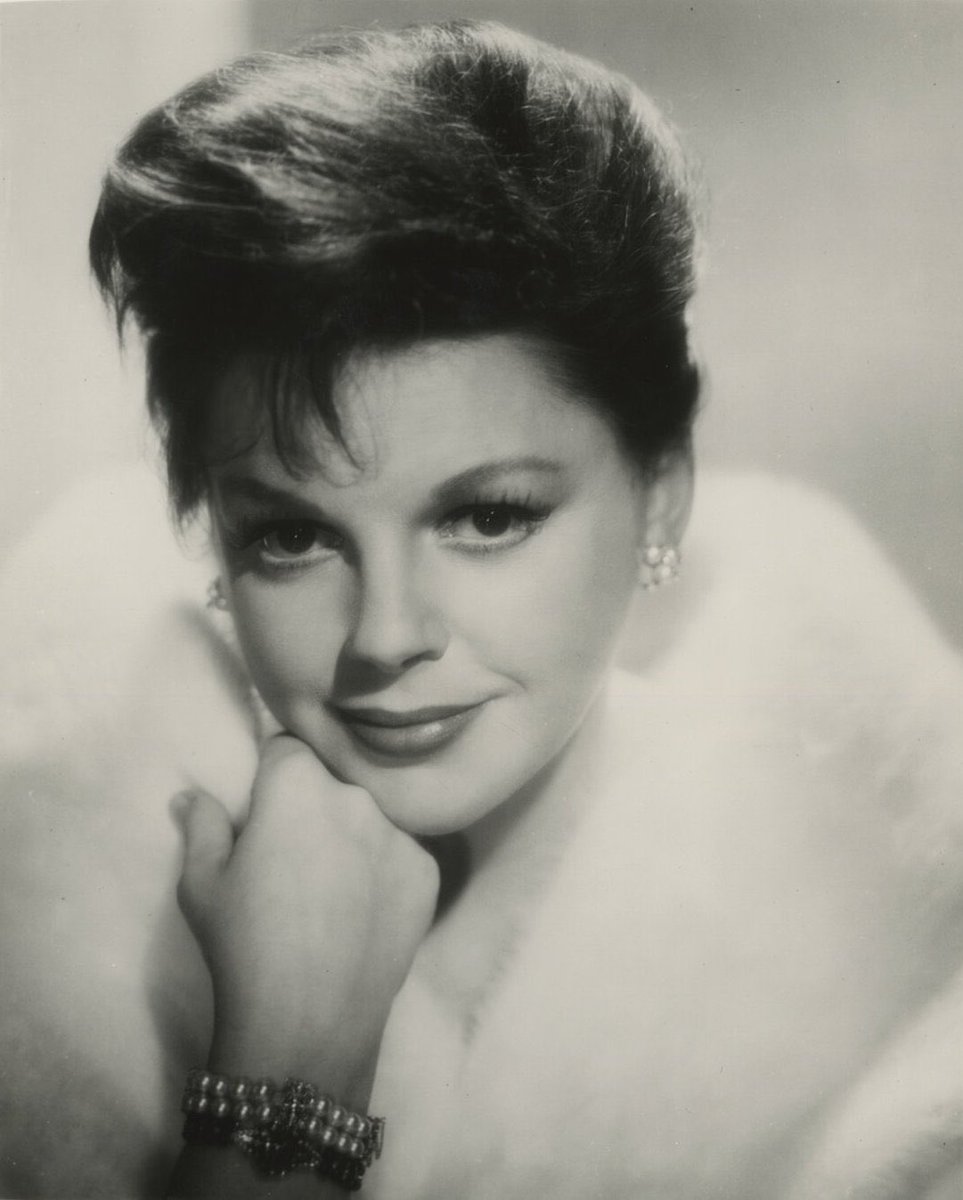 patgallagher01's tweet photo. Happy Birthday, #JudyGarland. Always has and always will be my most favourite person. A triple threat, hilariously funny and a great beauty. https://t.co/lydms5D88B