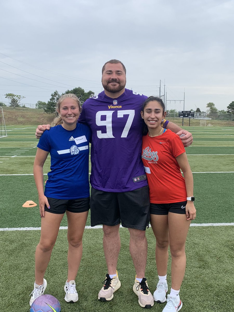BEhegartner's tweet photo. It was @DrakeWSoccer vs @UNMLoboWSoccer during @hplaymakers99 camp today!  🙏 @dylanng06 &amp; @avi_gonzalez8 for giving back and getting involved.. campers loved your enthusiasm! 👏 @horribleharry99 another fantastic event!! 👀 @Vikings https://t.co/nlqeUqUbDp