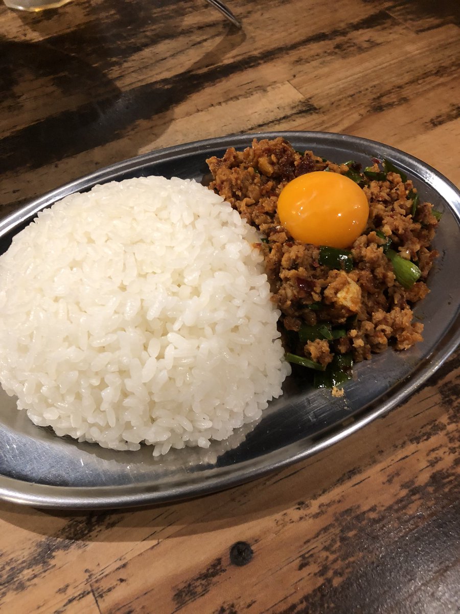 麺活報告

和なり@日立

鶏そば＆キーマカレー

以前より気になっていたキーマカレー🍛を。いつもの背脂ラーメンの400gの誘惑に負けそうになりながらも、今回は普通盛で我慢。

#麺活
#ラーメン
#和なり
#鶏そば
#キーマカレー
#日立市