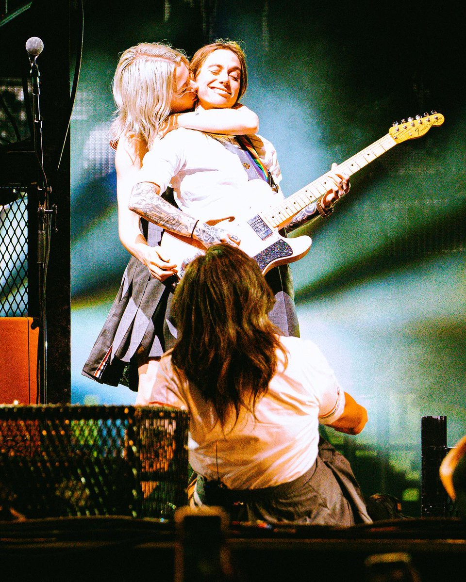 PHOEBE BRIDGERS UPDATES on Twitter "📸 boygenius yesterday in Dallas! photographed by Pooneh