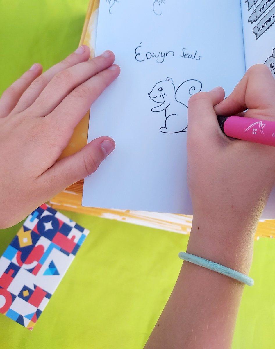 seals_emmie's tweet photo. #writersoftwitter #WritingCommmunity 
My new title is finally here! Pre-orders are available wherever you buy books. My 10 year old daughter illustrated #IntruderAlert , so give her a shout out 🤩 Today, she helped me sign copies at our library's #summerreading event. https://t.co/TPWj84hkk8
