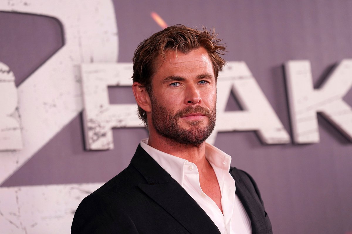 Chris Hemsworth Fan tweet media