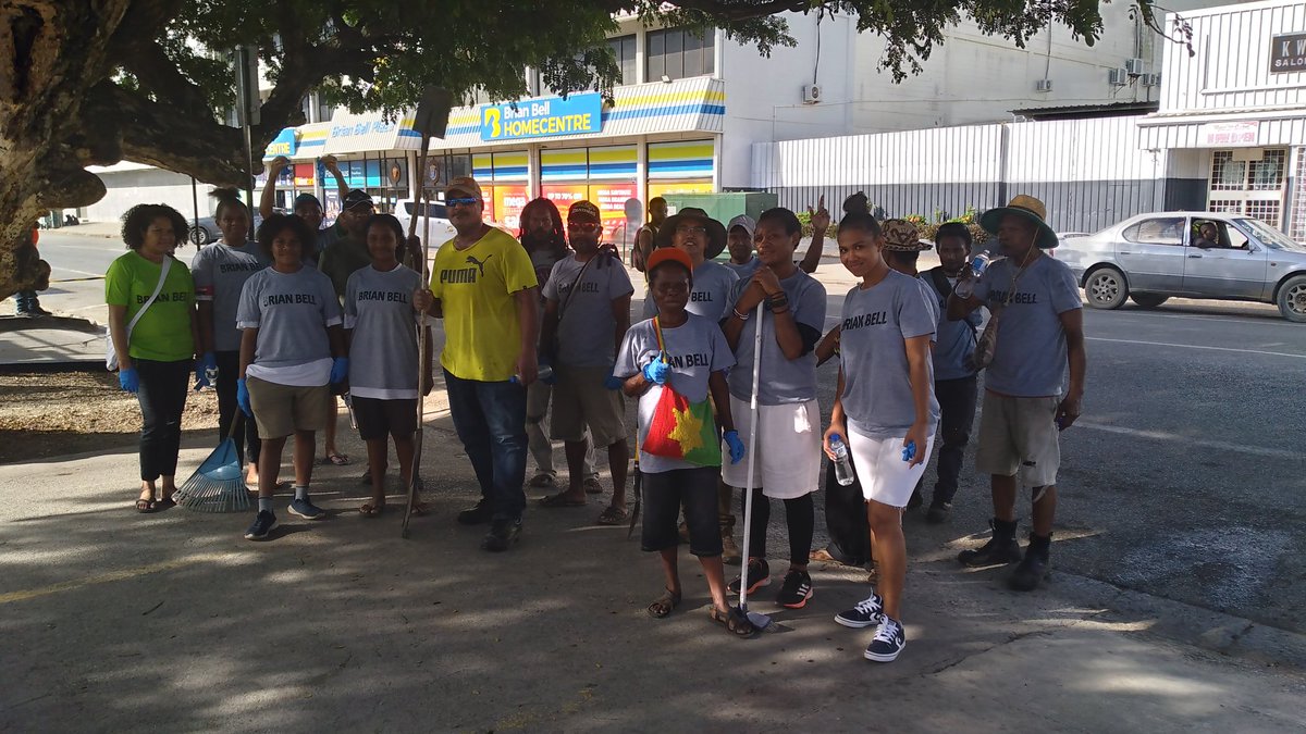 Tegie_Doo's tweet photo. BB Community service. Clean up of Boroko CBD this morning
#SBBF https://t.co/T1rP26kTbi