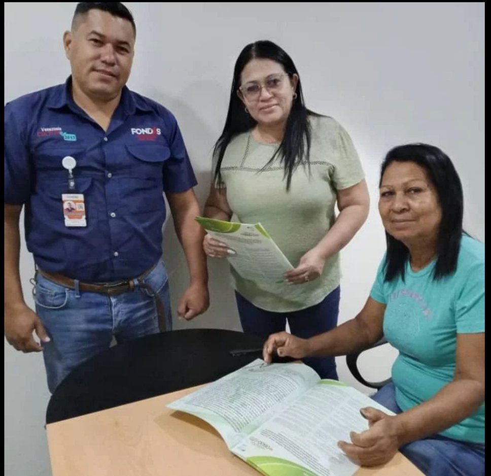 Fondas_Ve's tweet photo. #Fondasinforma I En el Marco de la Campaña Nacional Plan de Recuperación de Maquinarias e Implementos impulsada por la institución la Coordinación de la ORF - Guanare realizó entrega del finiquito a la productora, Nélida Ramona Medina González, https://t.co/PoSRgLwT2q