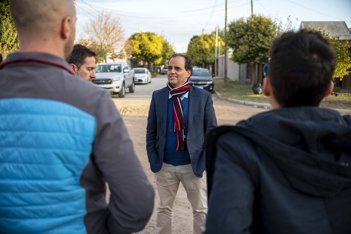 ¡Avanza el plan de pavimentación! Con organizaciones sociales, adoquinamos pasajes en el sur de la ciudad. Llegamos a diversos sectores con pavimento, hormigón, asfalto o adoquinado. Obra pública, empleo y calidad de vida para los vecinos. ¡Pasaje Dalia, cumplimos! #Hacemos