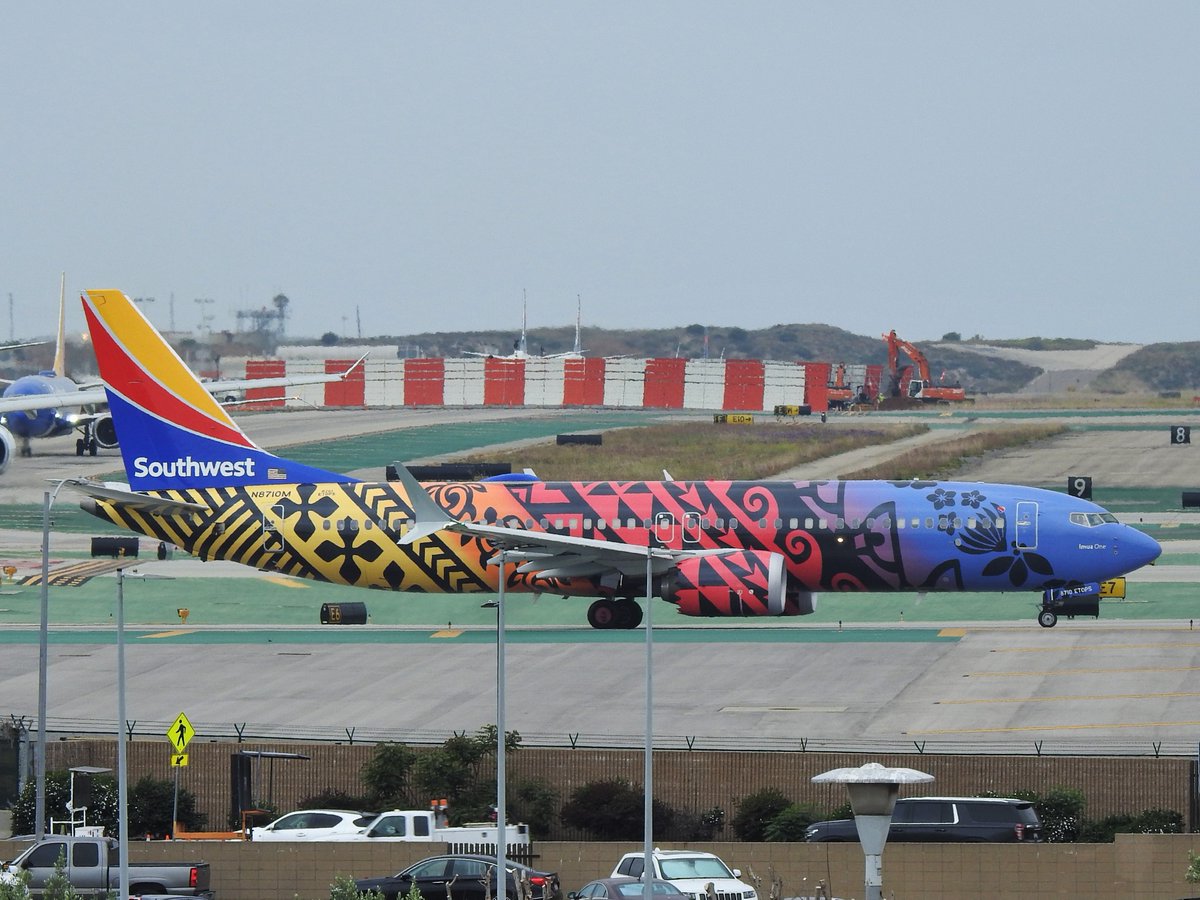 Southwest Airlines #B737 -8 #N8710M 'Imua One' livery taxiing to Rwy 24L at KLAX