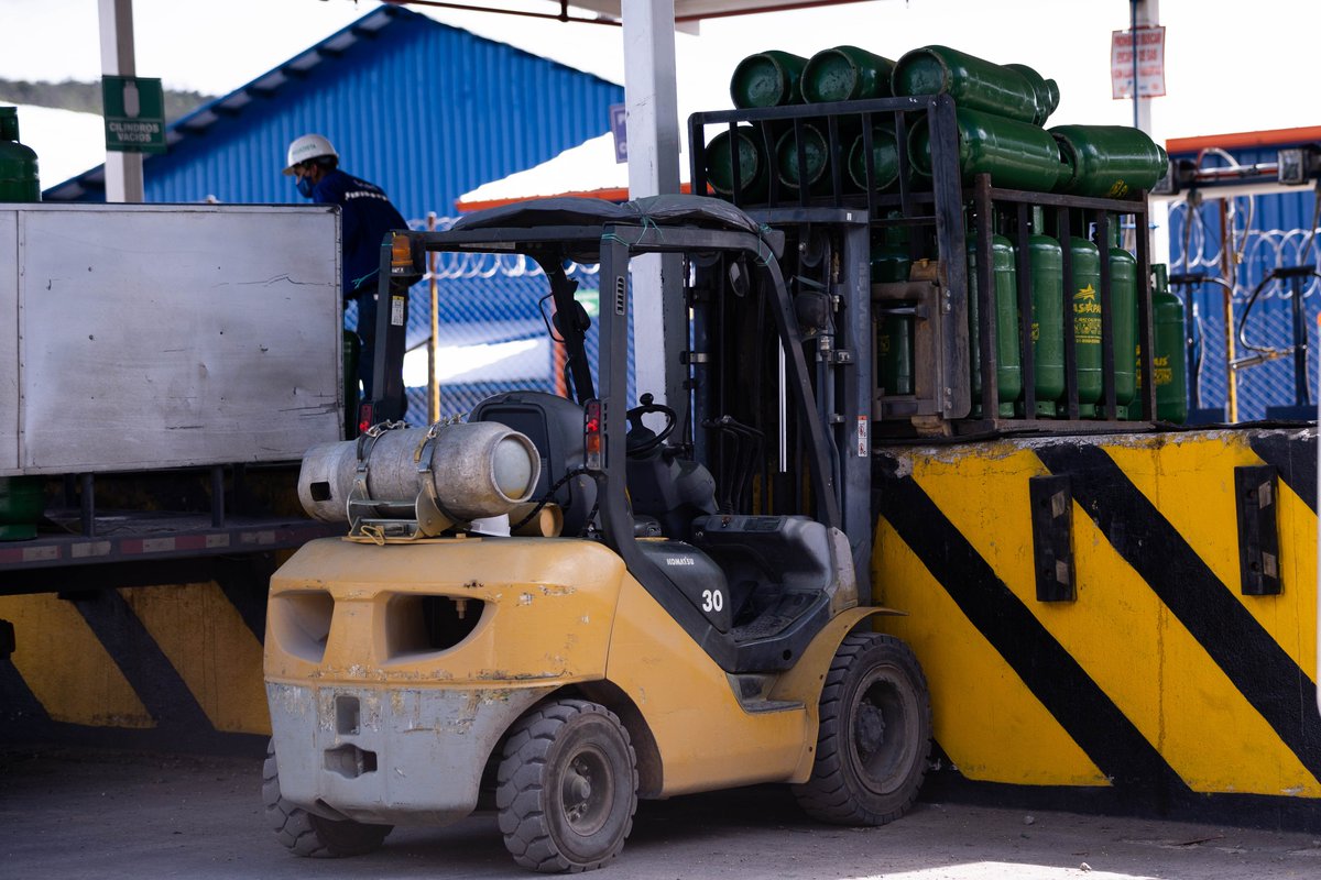 GasnovaCo's tweet photo. #SomosGLP Nuestra afiliada #Chilco #GasPaís, #Pipegas y #GasAmigo tienen 19 plantas de envasado a nivel nacional y más de 1.000 colaboradores, con una distribución directa en 15 departamentos. @Superservicios @ECOPETROL_SA -👉 https://t.co/X3WEk670P1 https://t.co/zMSyCLbPjo
