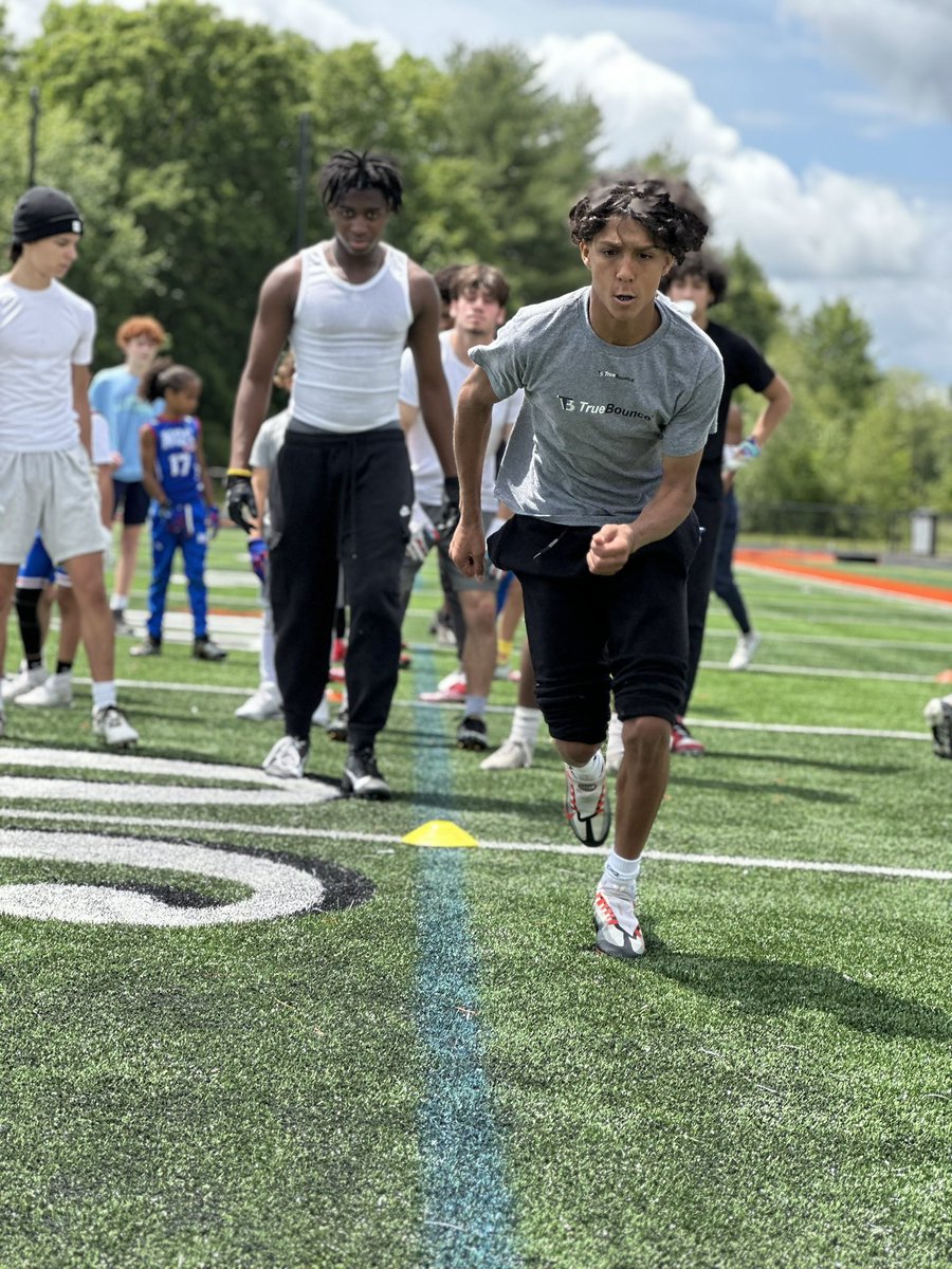 Saturday morning 10:30am Grind! Dream Chasing 🏈🔥 @capecodqb 
#NoOffSeason #widereceivers #dreamchasers #theFootballSchool