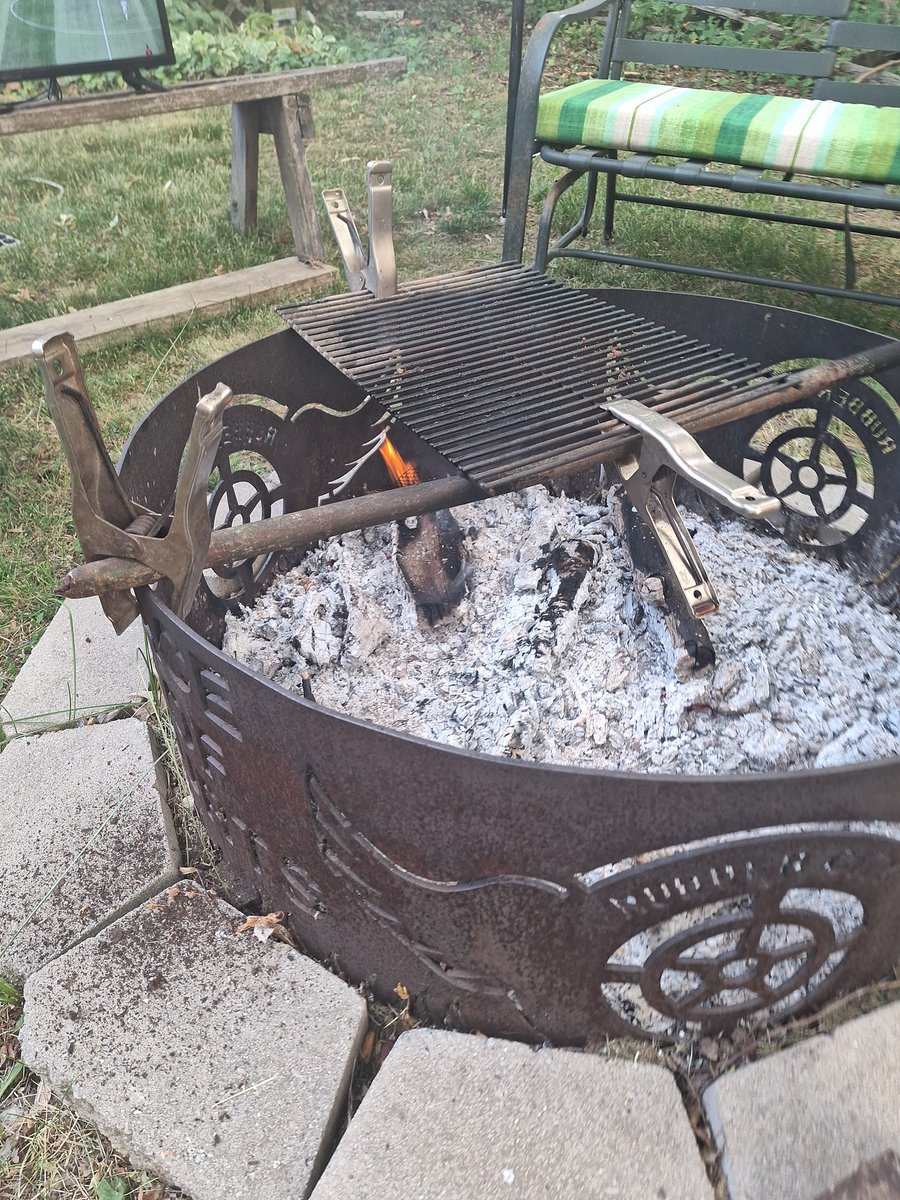 jmhgn's tweet photo. @trentemay Cooking steaks https://t.co/qe7KoXRdhm