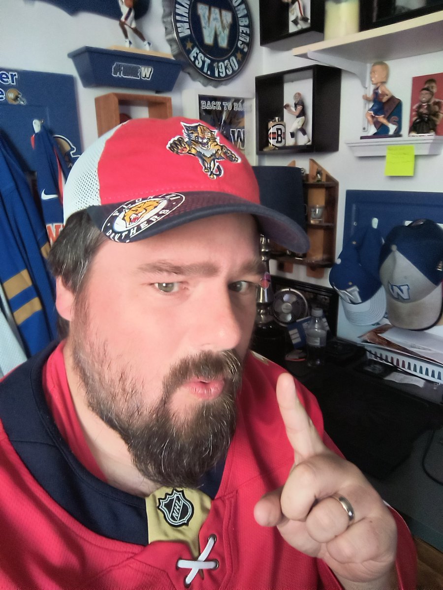 53Vander's tweet image. Getting ready to listen to @DougPlagens and @LindsayBHockey on the call 😎 on the NHL app and get the radio feed synced up with the tv broadcast.

Go Cats!!!!!!
#TimeToHunt 
#WorldFamousTwitterSegment