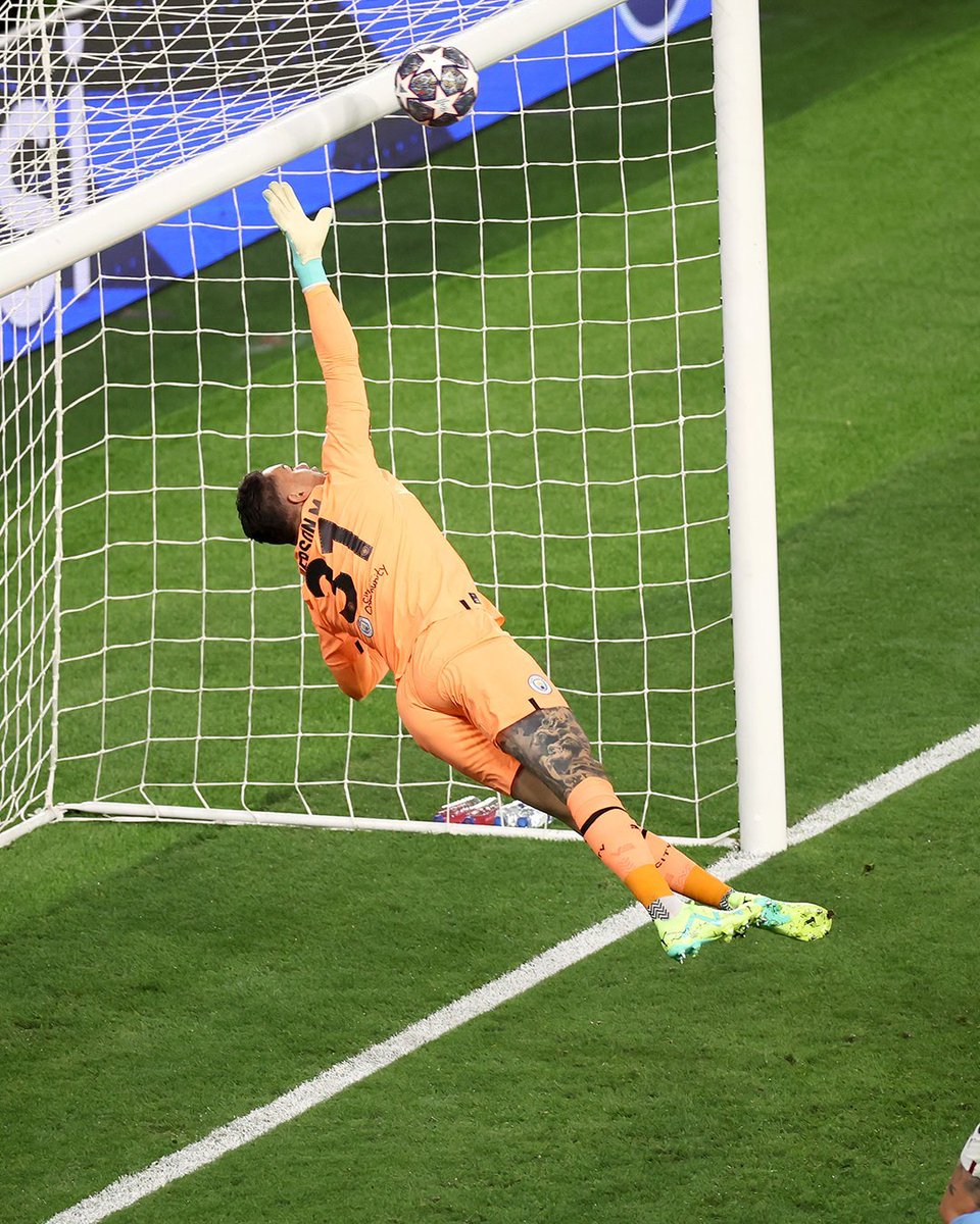 plstreaminglive's tweet image. No Ederson 🇧🇷 and @mancity fan can't pass this photo without hit love