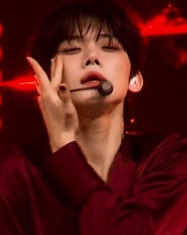 yeonjunHD's tweet photo. YEONJUN                        ALSO YEONJUN https://t.co/VTTe9pe9Ed