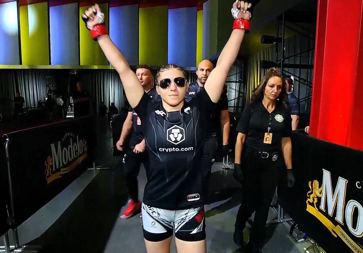 Consi030's tweet image. Yeah Miranda heute wieder am Start,
😎😉
#KOuntdown 
#CharlesDoBronx
#NunesAldana
#UFC289  #GerMMAny 
#FightFreaks 
#DAZNfightclub