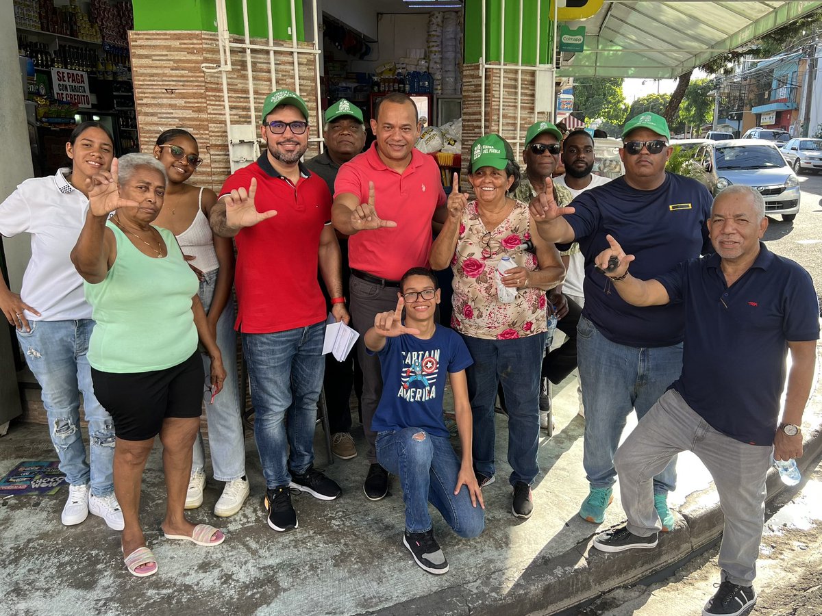 emilrgg's tweet photo. El trabajo no se detiene, hoy sábado continuamos fortaleciendo los trabajos electorales. ¡Vamos con TODO‼️ con más FUERZA que nunca rumbo al #2024!🫱🏻💚💪🏻
¡Con la Fuerza Del Pueblo VENCEREMOS!💚✊🏻
#FuerzaDelPueblo #RumboADosMillones #C2DN #EnsLaFe #EmilGonzalez #SiempreContigo💚 https://t.co/NXR4kaad0H