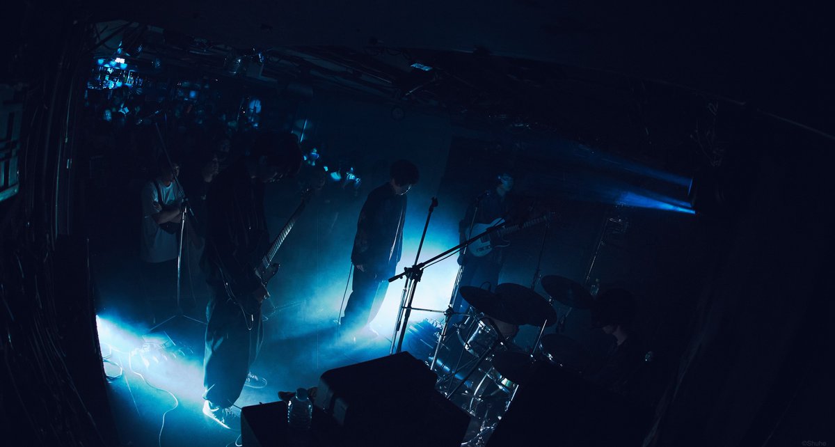 shu_uhe_'s tweet photo. 昨日も彼らは気高くて、脆くて、そして真っ直ぐな音楽を紡いでいました。

@FallofTears_jp 

#falloftears #live #photograghy https://t.co/G9tU5khJio