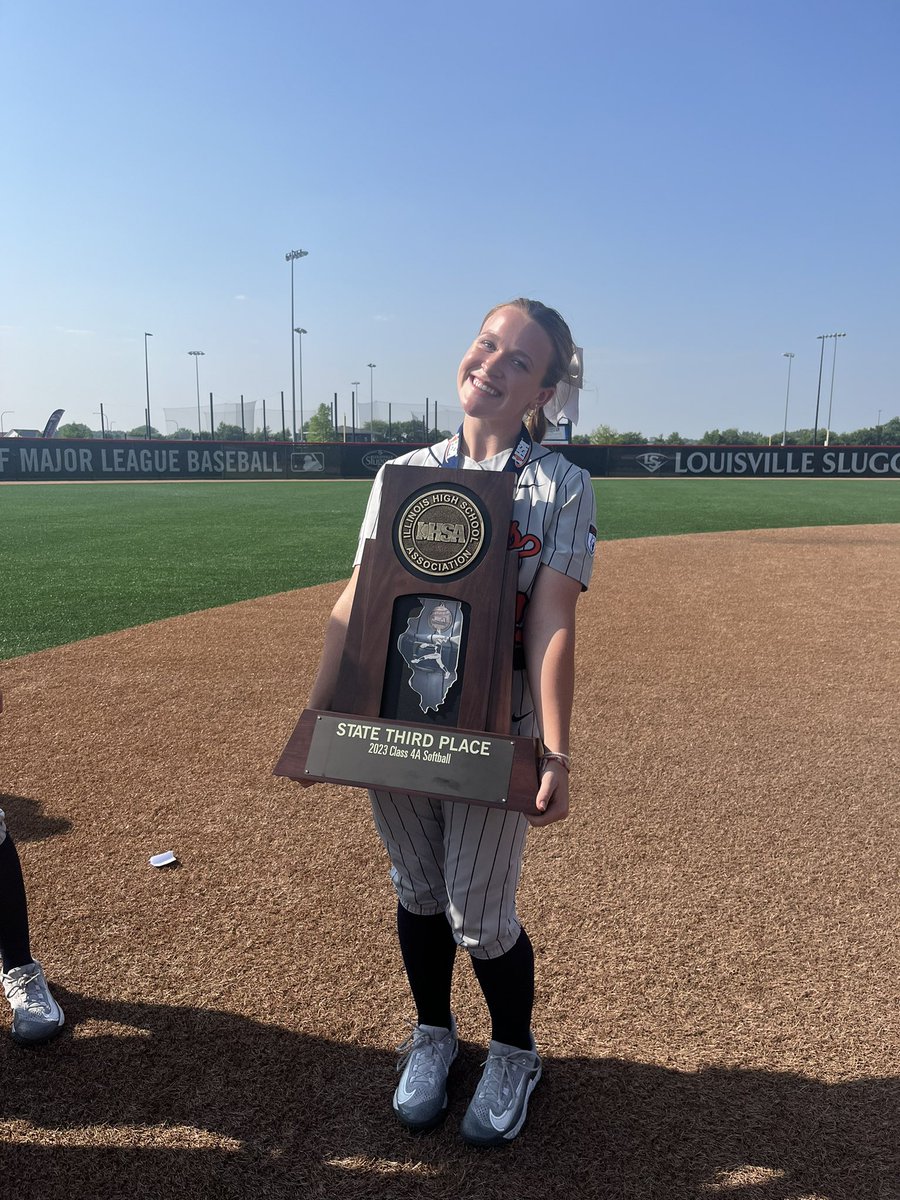 mcarmody2025's tweet photo. HUSKIES TAKE THIRD PLACE!! So so proud of us for all of our accomplishments this year. This team is so special and we will be back💙🧡
@OPRFSoftball https://t.co/wkLgPhW2f1