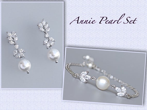 JamJewels_'s tweet photo. Crystal Pearl Bracelet Bridal Set, Pearl Drop https://t.co/cOJWYLgHHZ #bridalbracelet #weddingbracelet #weddingjewelry #bridesmaidjewelry @etsymktgtool https://t.co/Y7rr1OM4ml